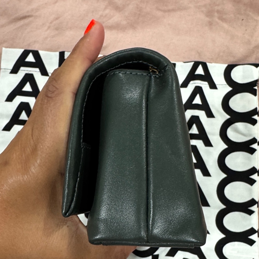 New Marc Jacob’s The Dual Chain Wallet - Picture 5 of 12